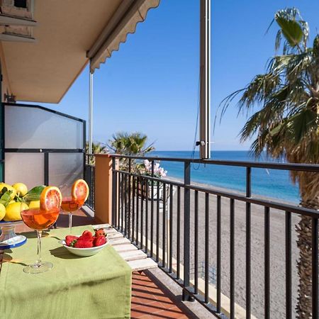شقة Loft Balcone Sul Mare يتوجاني المظهر الخارجي الصورة